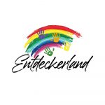 Logo von Entdeckerland. Regenbogen mit bunten Kinderhänden.
